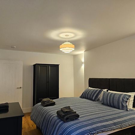 Spacious Modern 2-Bed Parking & Wi-Fi & 65"Oled Bristol Exterior photo
