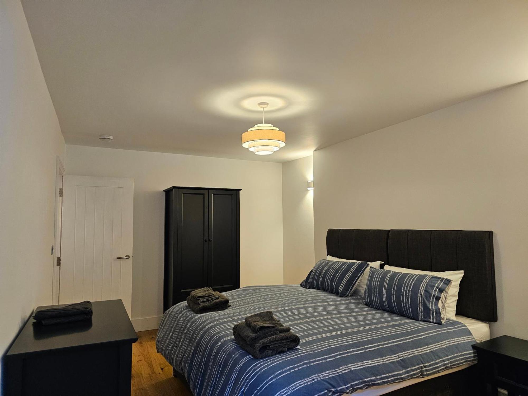 Spacious Modern 2-Bed Parking & Wi-Fi & 65"Oled Bristol Exterior photo